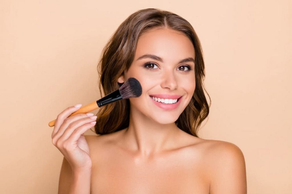 رنگ رژگونه مناسب با رنگ پوست