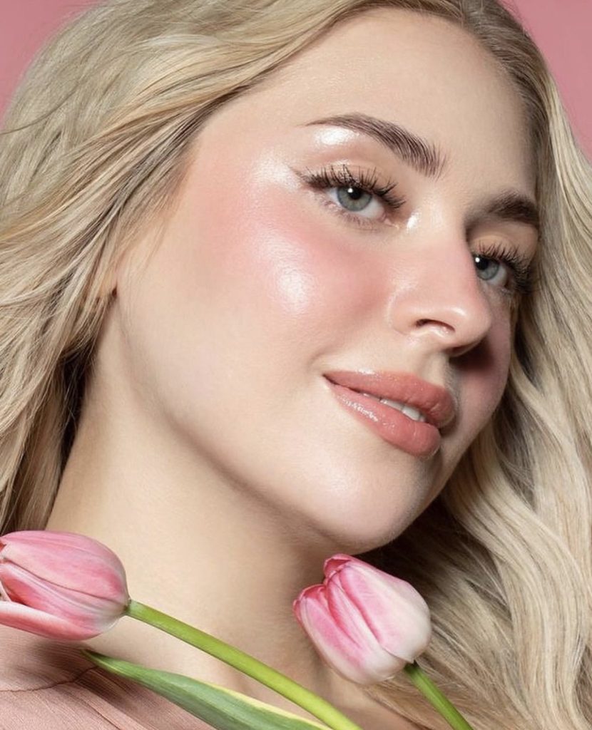 رژگونه مایع بهتر است یا پودری